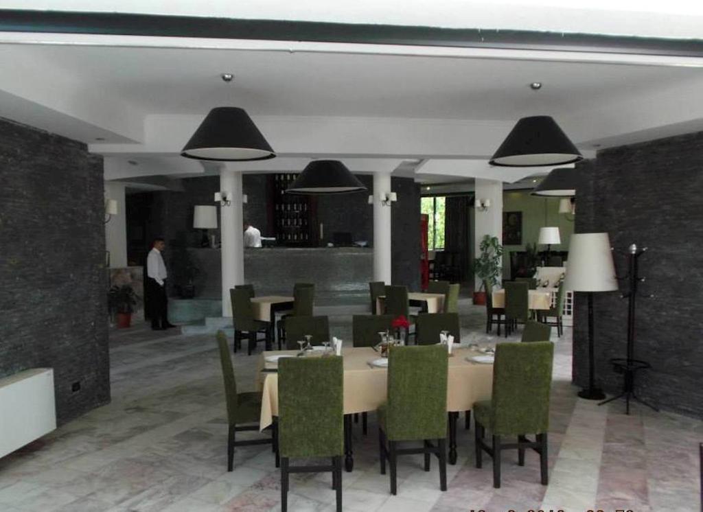 Sirena Hotel Tushemisht Exterior foto
